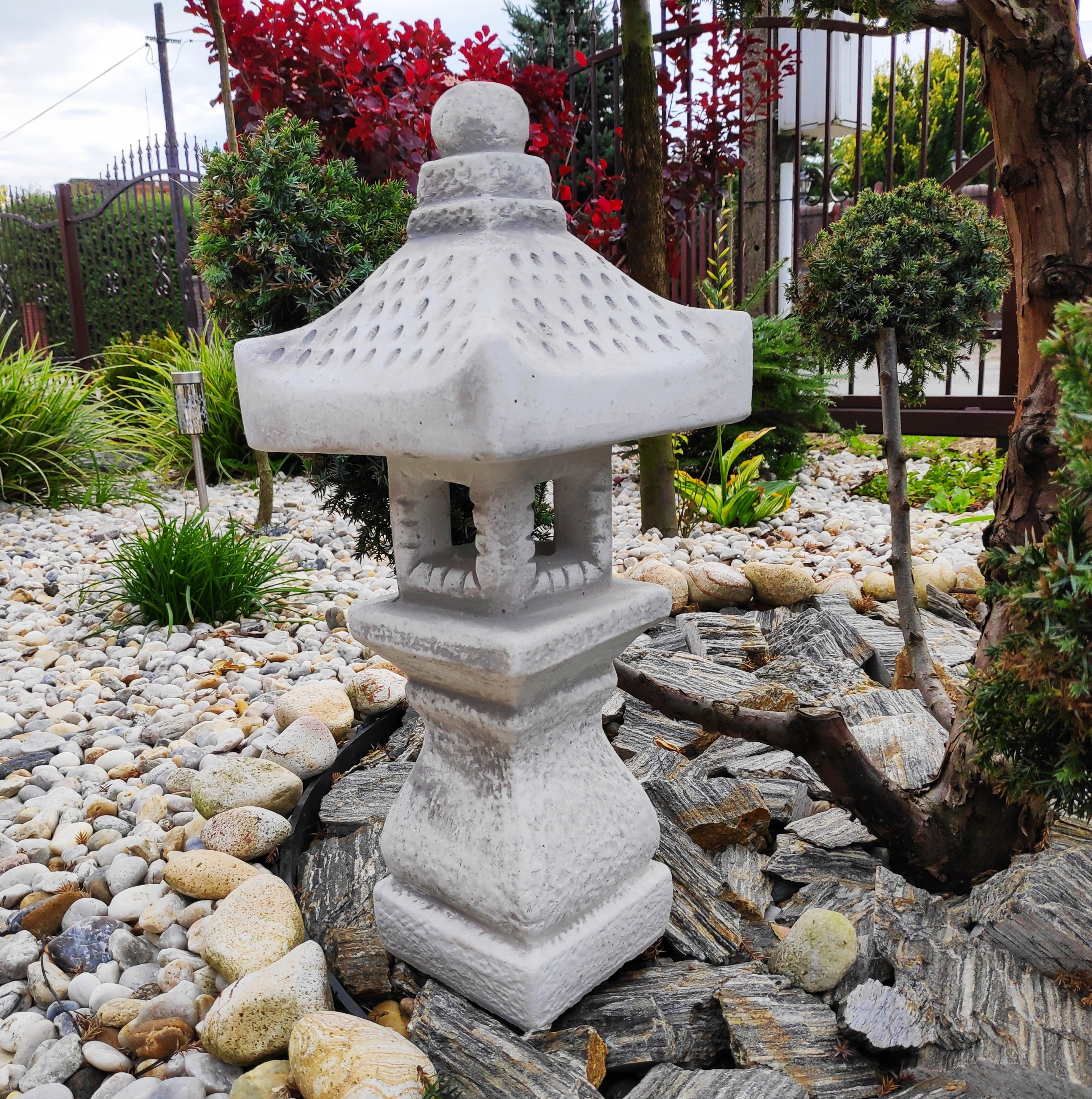 Pagoda/Lantern v japonskom štýle "TACHI-GATA-OKI"